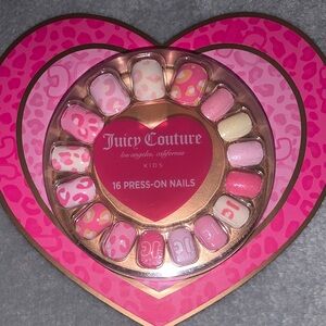 🆕- Juicy Couture Pink and White Press-On Nails Set